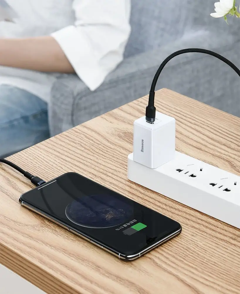 фото кабеля Type-C Lightning с поддержкой Power Delivery и Quick Charge 3.0
